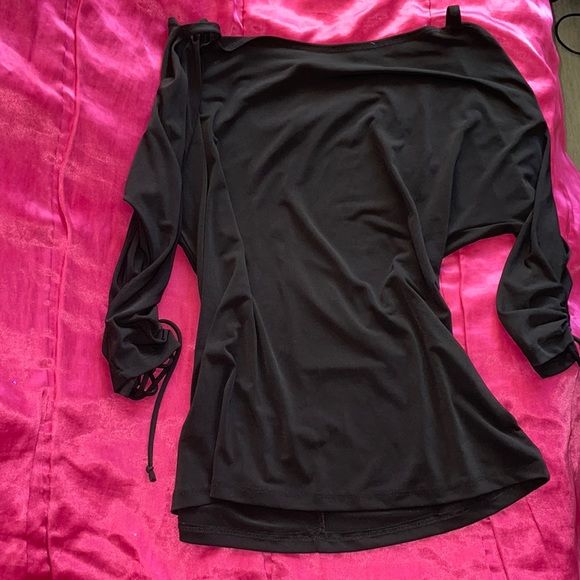 Nordstrom Tops - Nordstrom Rack Black Top 🖤